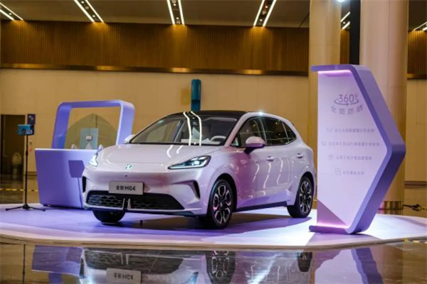 现在的上汽,不仅在增长的快车道上,更在智能电动时代的正中心,重新掌握了市场核心话语权。