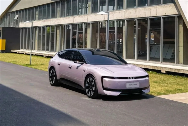 销量七连涨，汽车工业转型之“上汽范本”