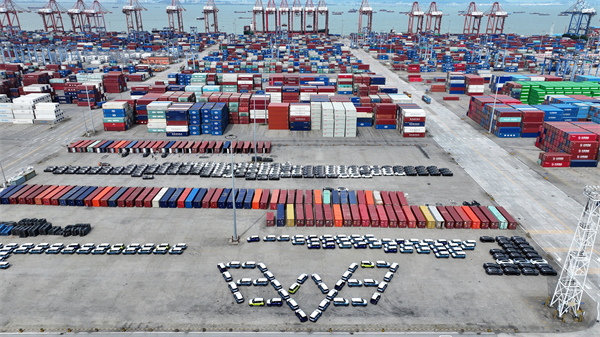 上汽通用五菱全球第300万辆新能源下线，刷新“中国智造”全球化新高度