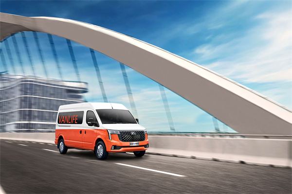 跑得猛、花得少、养得省、全场景！“全场景高价值轻客”上汽大通新途V80 9AT荣耀上市，全面高人一档