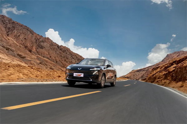 置换补贴价8.98万元起!五菱星光S 2025款正式上市,以「大快好省」打造全场景家庭出行体验!