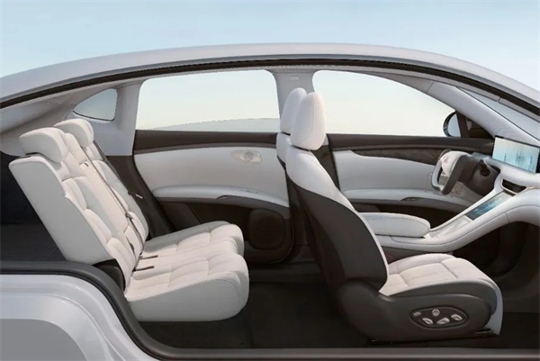 升舱不加价！“满配SUV”全新智己LS6剧院版上市，权益价21.99万~28.29万元