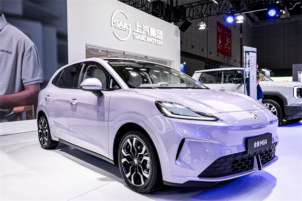 上汽“一体化轻量智能底盘”亮相2025工博会