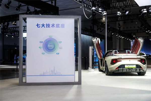 诸神乱战下，上汽以厚度重塑"老大"担当