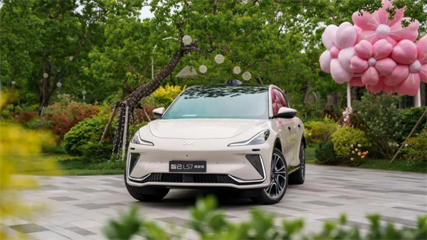 解码上汽集团上半年“六连涨”：自主引领、多维创新​