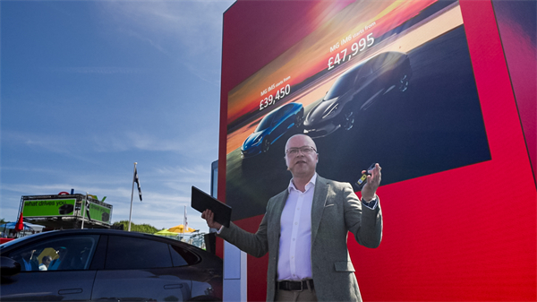 智己双车英国上市!IM5、IM6闪耀古德伍德速度节