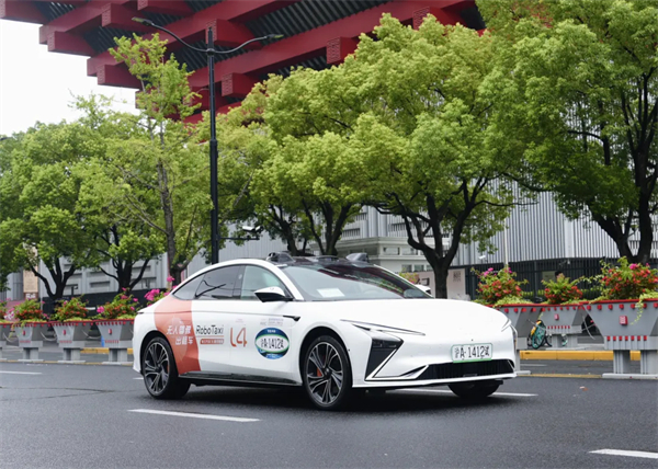 斩获两张L4级“沪牌”，上汽为什么成为世界人工智能大会收获最多的企业？