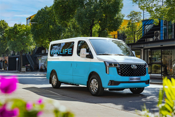 跑得猛、花得少、养得省、全场景！“全场景高价值轻客”上汽大通新途V80 9AT荣耀上市，全面高人一档