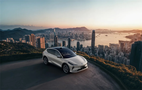 智己LS7焕新版上市,限时权益价32.99万元