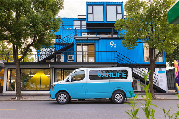 跑得猛、花得少、养得省、全场景！“全场景高价值轻客”上汽大通新途V80 9AT荣耀上市，全面高人一档