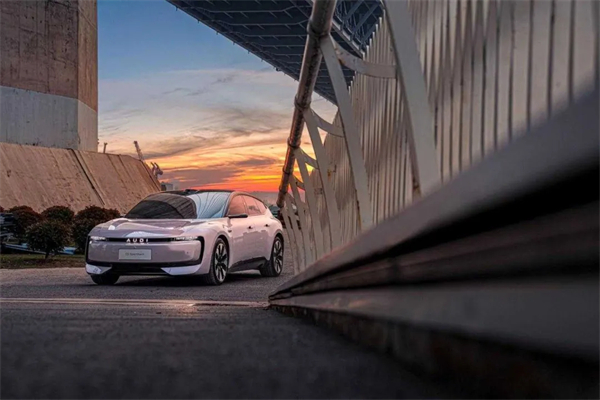 上汽，善下先手棋