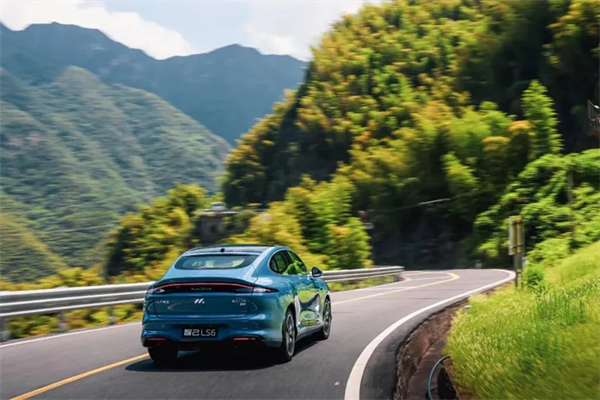 打破一切焦虑，新一代智己LS6的“爆款”含金量