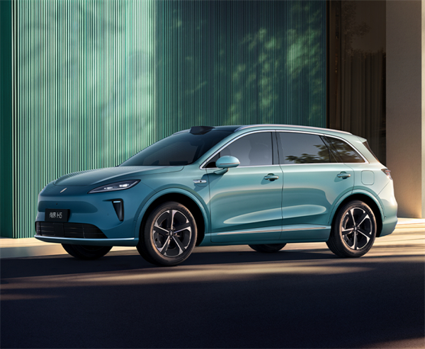 “内核”超稳的上汽，带着行业老大的气势回归